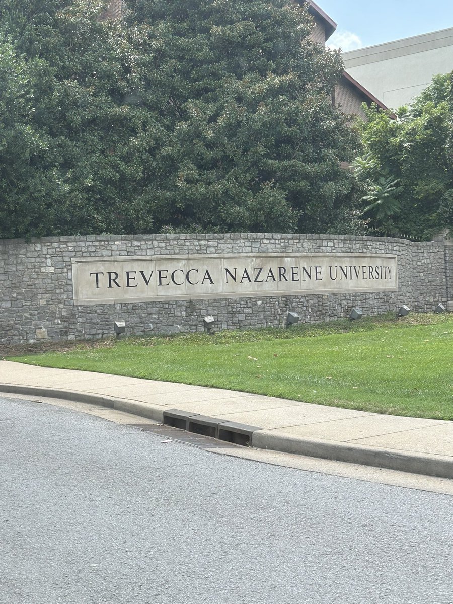 Enjoyed my time <a href="/TNUmBasketball/">Trevecca Basketball</a> elite camp yesterday. Loved how the coaches created a culture that they wanted their players to succeed and grow on and off the court and focus on relationships. <a href="/Coach_Carroll/">Kevin Carroll</a> <a href="/CoachNateMoran/">Nathan Moran</a> <a href="/RUN_LRG/">Logan Gonce</a>