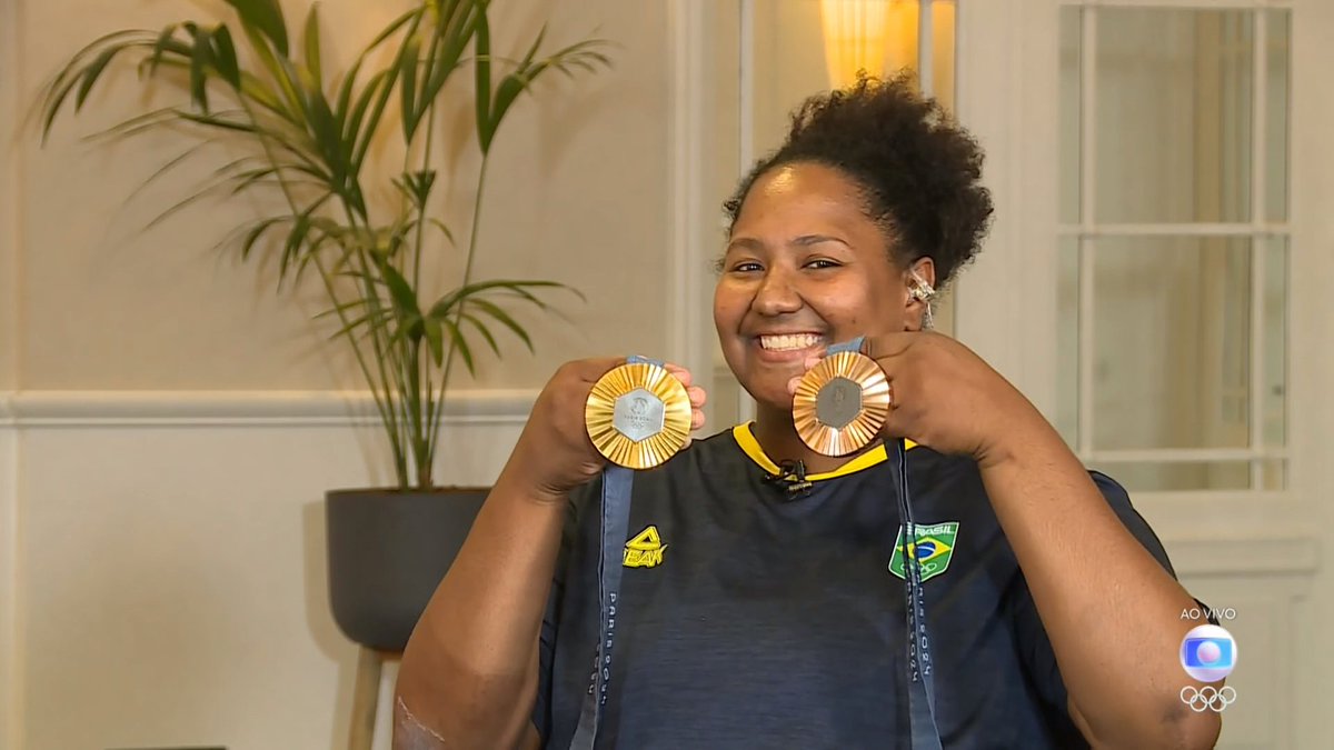 liberta___depre's tweet photo. Totalizando R$2,39 milhões em premiações, medalhistas olímpicos vão pagar, no mínimo, R$439 mil em impostos incididos sobre seus prêmios.

Nesta olimpíadas, medalhistas individuais receberão R$350 mil para medalhas de ouro, R$210 mil para medalhas de prata e R$140 mil para medalhas de bronze.

Já categorias em grupo, de dois a seis atletas, recebem R$700 mil para medalha de ouro, R$420 mil para uma medalha de prata e R$280 mil para medalha de bronze, quantia que contempla o grupo como um todo e é posteriormente dividida.

Categorias coletivas, de sete ou mais atletas, recebem R$1,05 milhão para medalha de ouro, R$630 mil para medalha de prata e R$420 mil para medalha de bronze.

Via: @leiatheinvestor 

📷: TV Globo / 📷: Divulgação