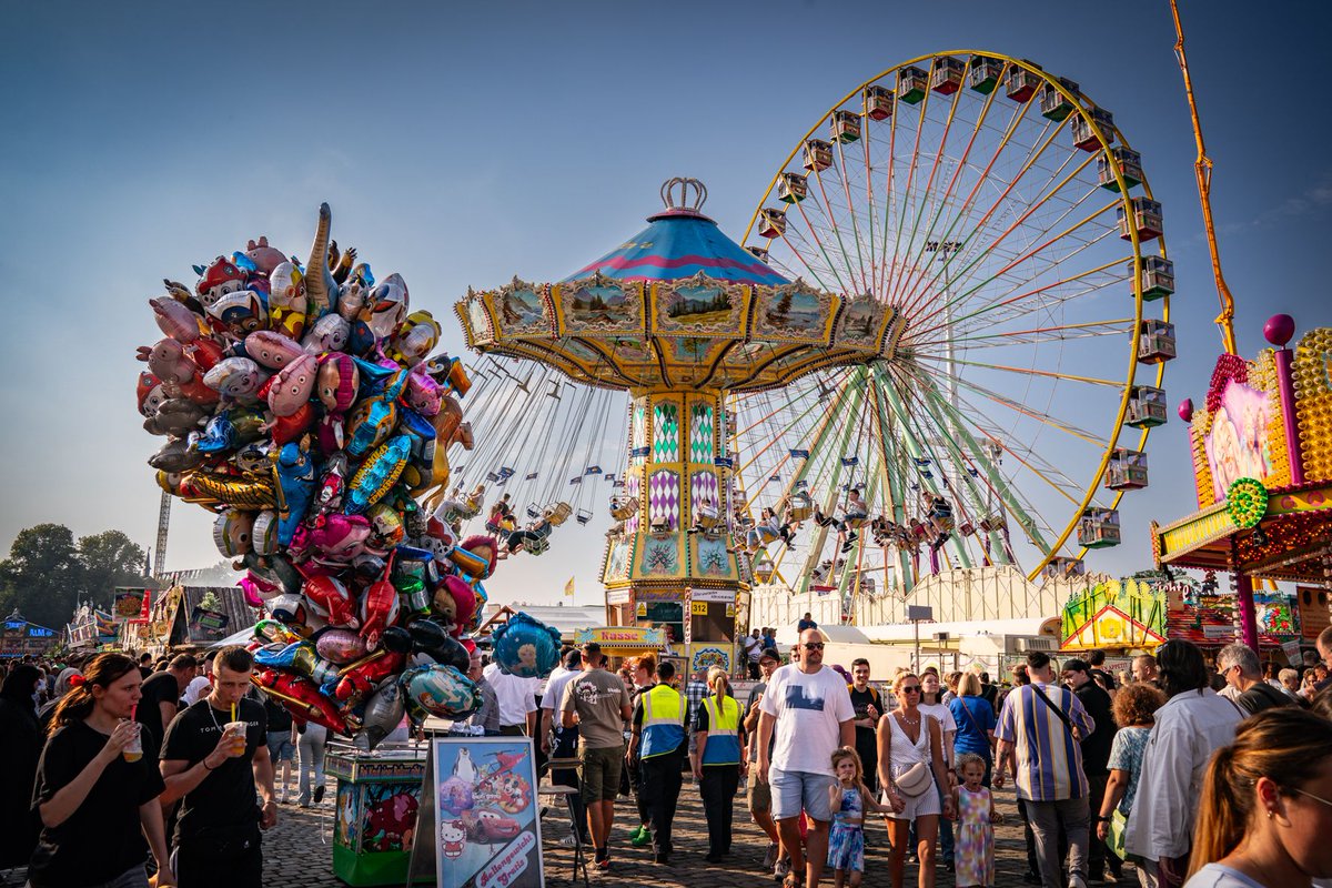 CrangeOffiziell's tweet photo. 🎪🎡🎢🎠 Veranstalter zieht eine erste Bilanz nach drei Kirmestagen: „Crange stand Kopf“. Mehr dazu: https://t.co/883cNwBq3V #CrangerKirmes #Crange2024 (Foto: Isabel Diekmann) https://t.co/rqtfB2KjuB