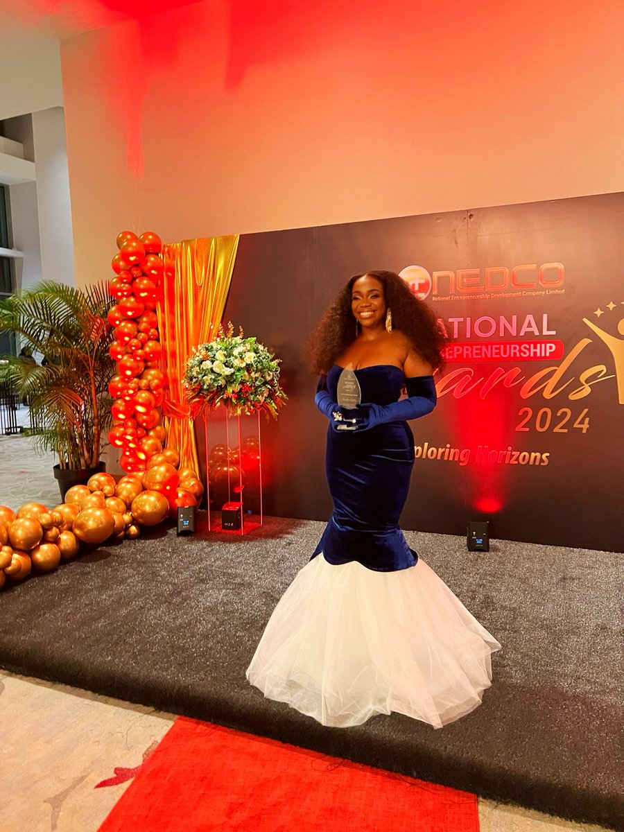 tenilleclarke1's tweet image. I have been named the 2024 National Female Entrepreneur of the Year by the Government of the Republic of Trinidad and Tobago. Thank you to NEDCO and the Ministry of Youth Development & National Service for this incredible honour. A National Award for @ChambersMedia_. BRUH. 🥹🇹🇹🖤