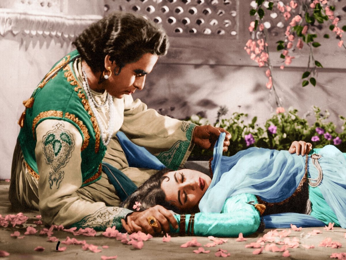 BombayBasanti's tweet photo. #64YearsOfMughalEAzam (Aug 5)
Pyar Kiya To Darna Kya..
#DilipKumr #Madhubala #PrithvirajKapoor #DurgaKhote in #KAsif's magnum opus, one of the greatest movies of all time, Mughal-E-Azam (1960)
One of the finest music and most captivating dialogues coupled with it's grandeur and attention to detail has made this movie a milestone, a must-see classic for all generations.
#Naushad #ShakeelBadayuni #LataMangeshkar #MohdRafi #BadeGhulamAliKhan #ShamshadBegum