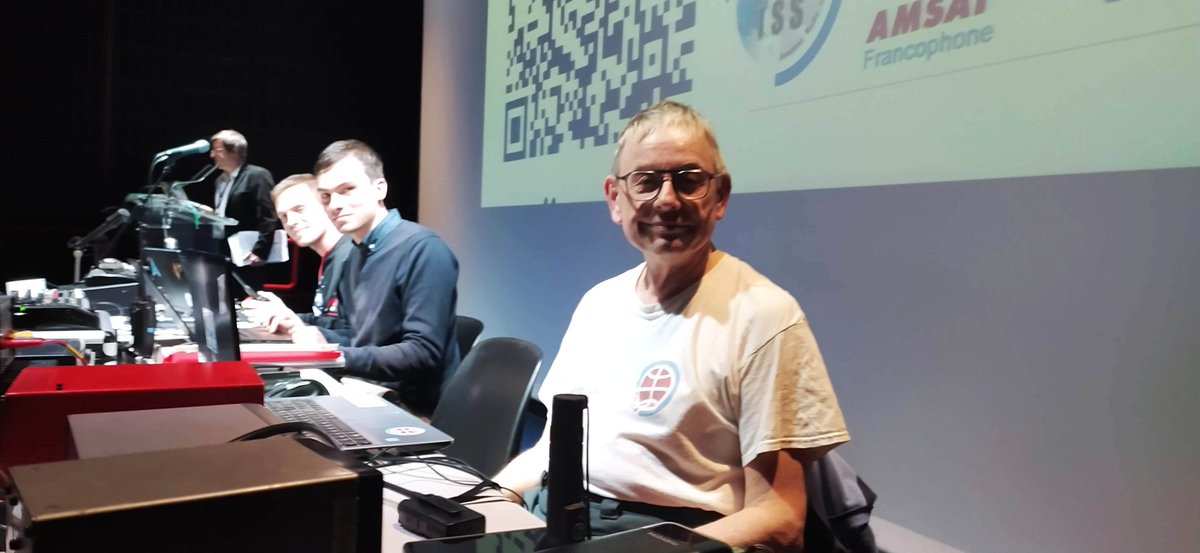 Une des plus belles expériences de mes 42 ans de radio. C'était avec <a href="/f5kff_f6kgl/">F5KFF_F6KGL</a> et le collège Théodore Monod de Gagny. <a href="/amsatf/">Amsat-f</a> <a href="/ARISSFR/">ARISSFR</a>