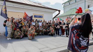 almouslime's tweet photo. Mali 🇲🇱 Russie 🇷🇺 des Russes ont rendu hommage ce dimanche aux combattants de Wagner tués lors de la bataille de Tinzawaten contre les rebelles maliens, la plus grande défaite de Wagner en Afrique. Alors que Bamko a toujours nié sa collaboration avec Wagner. https://t.co/KCdzHYhKMv