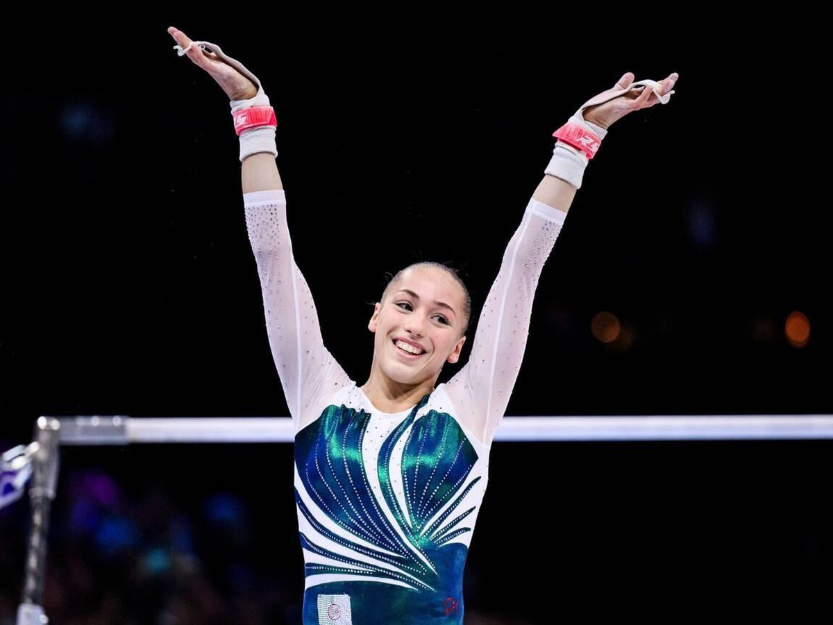 bhslayout's tweet photo. raise your hands if you are making history for your country 🇩🇿🥇🇵🇭 https://t.co/3MEmgrG6au