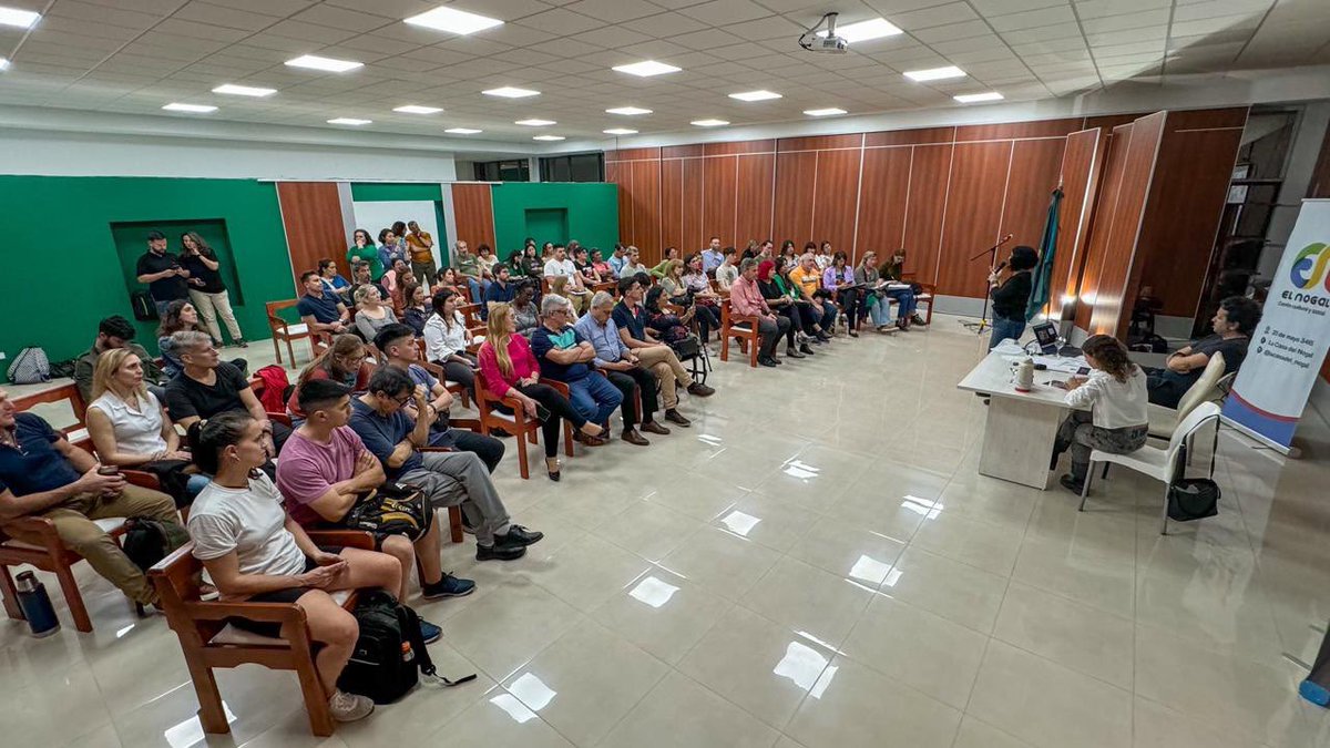 giselmahmud's tweet photo. La charla "Cuando las apuestas no son un juego" que compartimos con @Licdeborablanca abrió cientos de interrogantes en torno a la #LUDOPATÍA, las juventudes, las pantallas y una adicción que está creciendo vertiginosamente entre nuestros niños y jóvenes.

Pero también el encuentro organizado por El Nogal nos deja una gran certeza: tenemos que hablar sobre este tema, problematizarlo, buscar soluciones colectivas y actuar de manera urgente. 

Gracias por la invitación, por el espacio y por seguir poniendo este tema en agenda.
