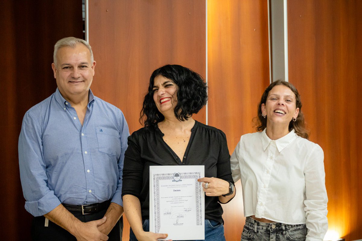 giselmahmud's tweet photo. La charla "Cuando las apuestas no son un juego" que compartimos con @Licdeborablanca abrió cientos de interrogantes en torno a la #LUDOPATÍA, las juventudes, las pantallas y una adicción que está creciendo vertiginosamente entre nuestros niños y jóvenes.

Pero también el encuentro organizado por El Nogal nos deja una gran certeza: tenemos que hablar sobre este tema, problematizarlo, buscar soluciones colectivas y actuar de manera urgente. 

Gracias por la invitación, por el espacio y por seguir poniendo este tema en agenda.