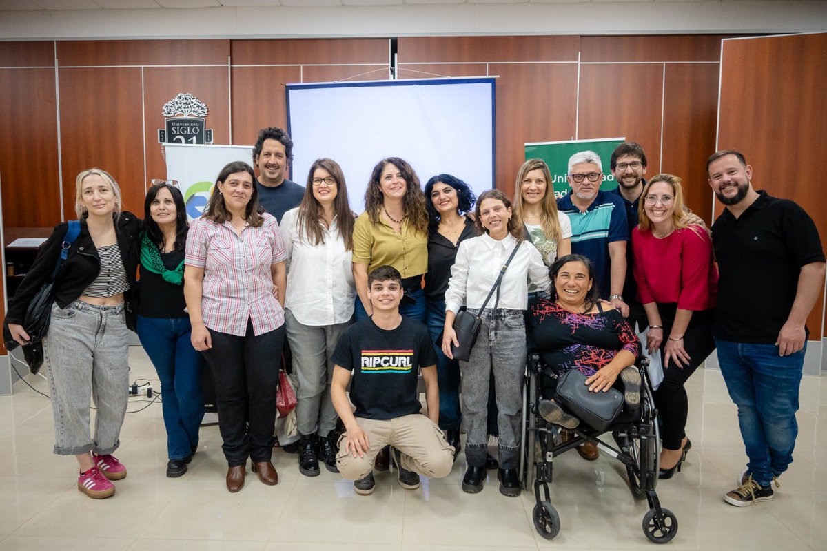 giselmahmud's tweet photo. La charla "Cuando las apuestas no son un juego" que compartimos con @Licdeborablanca abrió cientos de interrogantes en torno a la #LUDOPATÍA, las juventudes, las pantallas y una adicción que está creciendo vertiginosamente entre nuestros niños y jóvenes.

Pero también el encuentro organizado por El Nogal nos deja una gran certeza: tenemos que hablar sobre este tema, problematizarlo, buscar soluciones colectivas y actuar de manera urgente. 

Gracias por la invitación, por el espacio y por seguir poniendo este tema en agenda.