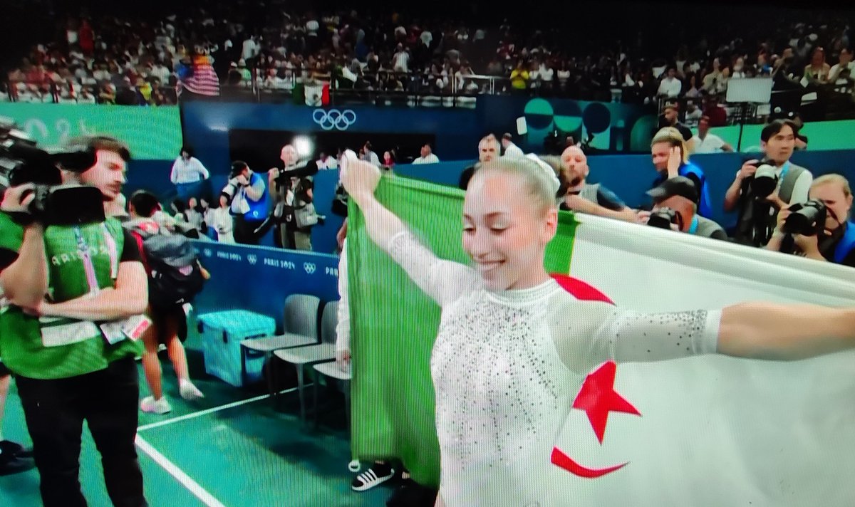 naddirdz's tweet photo. #كيليا_نمور تحرز ذهبية 🥇المتوازي مختلف الارتفاعات
كيليا أحرزت الميدالية الذهبية 🥇 الأولى للجزائر 🇩🇿 والعرب في أولمبياد باريس 2024
Première MÉDAILLE D’OR OLYMPIQUE pour l’Algérie depuis 12 ans ! 🥇 
Kaylia Nemour décroche la médaille d’or. Bravo 🇩🇿👏
#KayliaNemour https://t.co/mfU0gNN4nB