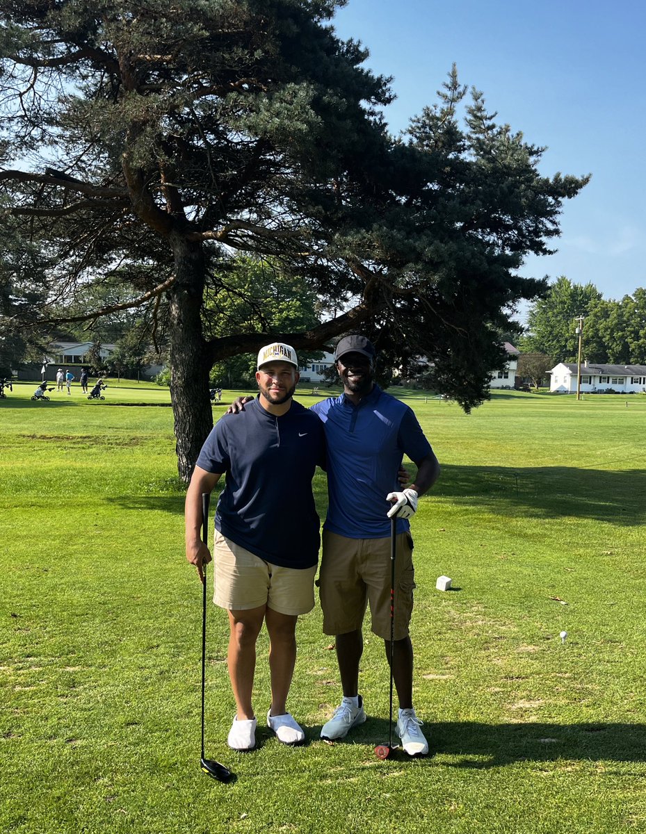 Justin__Ingram's tweet photo. Great morning with my cuz @Cole_Jacks !  Love getting together for family reunions. https://t.co/XTBS1IYKnc