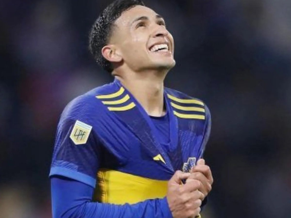 la12tuittera's tweet photo. 🚨ÚLTIMO MOMENTO🚨

💰EQUI FERNÁNDEZ EJECUTÓ LA CLÁUSULA DE US$ 20.000.000 Y YA NO ES MÁS JUGADOR DE #BocaJuniors. 

⬆️Finalmente, el jugador depositó US$ 23.000.000 con impuestos PEDIDO EXPRESAMENTE por el jugador de ESPERAR a que SUBA SU CLÁUSULA.

🔜Se va al AL-QADSIAH🇸🇦.

ℹ️@marcosbonocore
