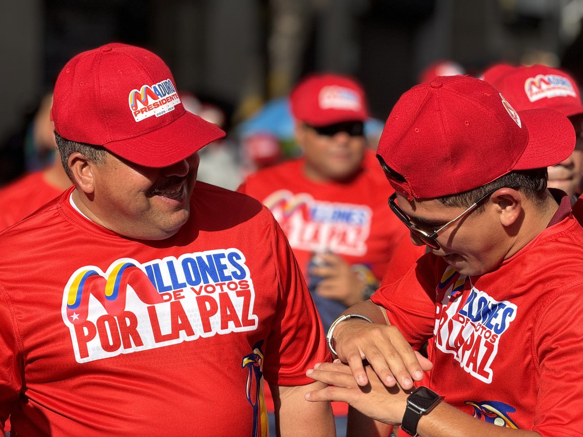 📌 Con cada paso, reafirmamos nuestro compromiso con la patria. Nicolás Maduro es el símbolo de nuestra resistencia y amor por Venezuela. 

¡Juntos somos más fuertes! 🇻🇪

<a href="/NicolasMaduro/">Nicolás Maduro</a> 
<a href="/TellecheaRuiz/">Rafael Tellechea</a> 
<a href="/elguerrero9523/">José Miguel Guerrero</a>