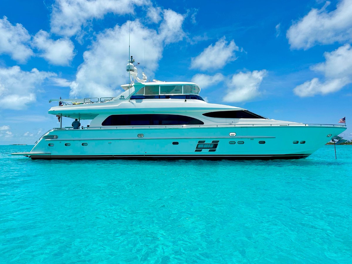 HorizonYachtUSA's tweet image. Spotted on crystal clear waters this summer, our amazing client enjoying their beautiful Horizon Yacht! We&apos;re thrilled to see you making unforgettable memories on the water. Thank you for sharing your experience with us! 🌊🛥️ 

#Summeronthehorizon #SummerOfFun #HorizonYachts ...