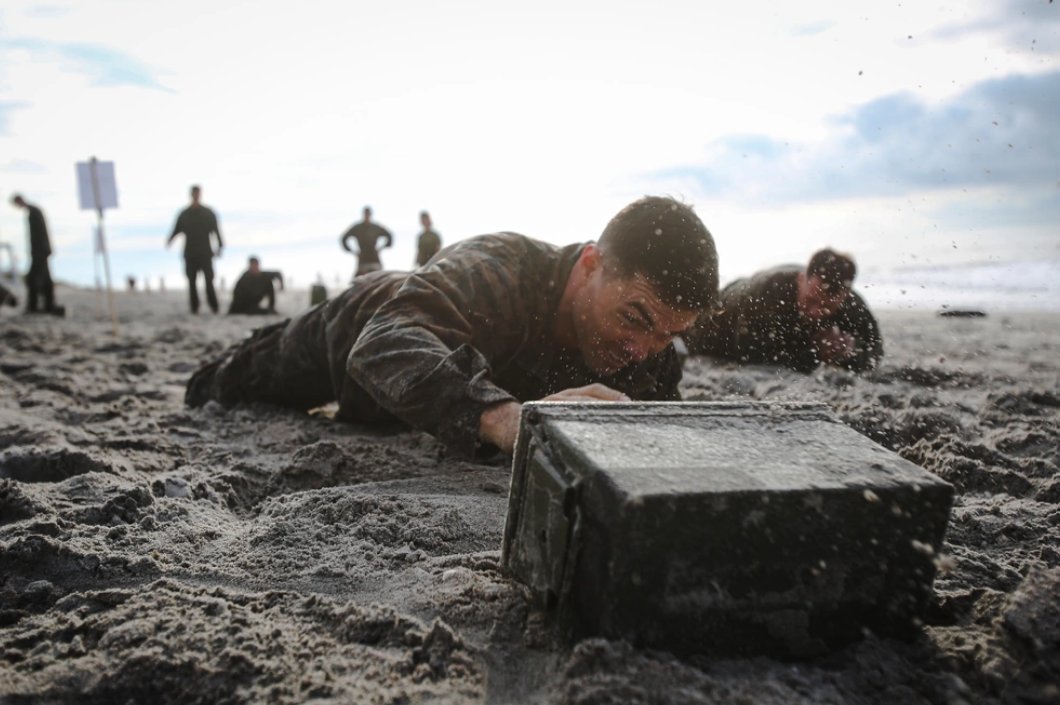 iimefmarines's tweet image. Building strong leaders through physical challenges and ethical training at Onslow Beach, Camp Lejeune. #Marines #LeadershipSeminar