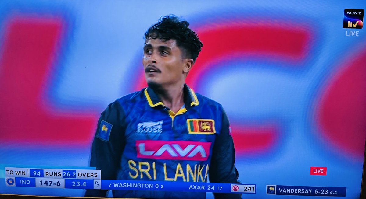balakoteswar's tweet image. Lost another wicket so quickly… 6th wicket fall for #TeamIndia. It’s KL Rahul now. 

Now 150/6, Need 91 runs in 26 overs with 4 wickets left.

Star performer from #SriLanka is #Vandersay 6/26 (3.7 eco)

#SLvIND
