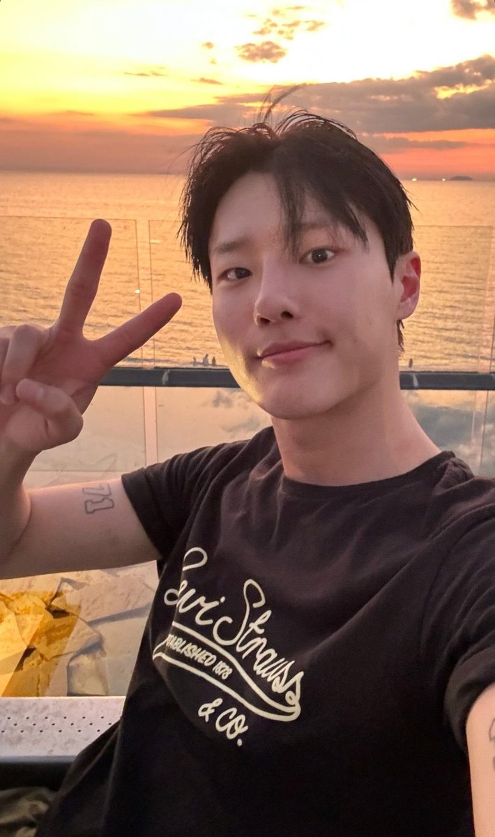 CHOMOODZZ's tweet photo. 🧡 HAPPY BIRTHDAY, WOODZ 💙
#HAPPY_WOODZ_DAY ⠀
#WOODZ #우즈 
#여름날의_선물_승연아_생일축하해
#OurSummerWOODZ https://t.co/uMPB50qlOh