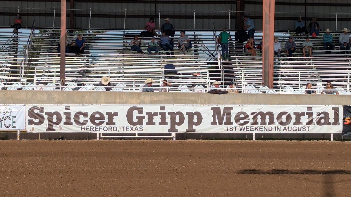 DustyReins's tweet photo. Starting the last of four days of roping competitions in the #AmericanHeartlands of the Texas Panhandle. #cattle #Horses #roping #Cowboys #cowgirls https://t.co/PRMSaUhZZM