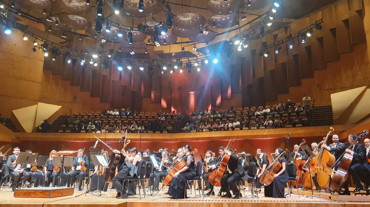 CANIEMoficial's tweet photo. 🎼 Así se vivió anoche una velada increíble en la majestuosa Sala Nezahualcóyotl con @orquestamineria

Una noche llena de música y cultura que permanecerá en nuestra memoria. ¡Gracias a los que nos acompañaron en este festejo!

#SomosCultura #CANIEM60Años #CANIEM60Aniversario https://t.co/5KgYWyZlq9