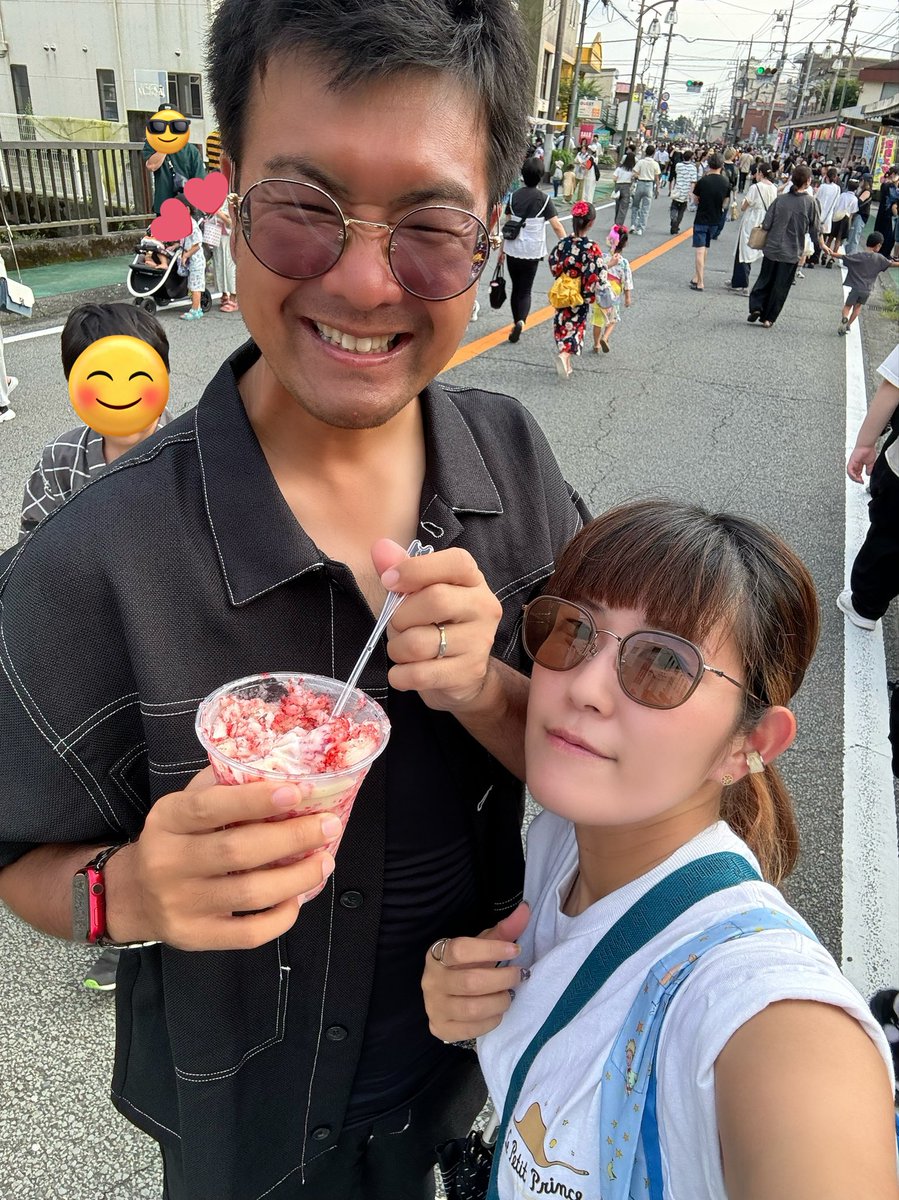 sugar_neko's tweet photo. #御殿場夏まつり
今日は花火までは見れませんでしたが、#星の王子さま専門移動書店 #LibrairieB612 を目的に行きましたが、削りイチゴ食べたり、YUKIさんは肉巻きおにぎり食べたり、色々お店が見れて、楽しかった🍓✨
次に行きたいレストランとかもあるし、御殿場での大会が更に楽しみになったなー😊 https://t.co/HUw5uGgqf5