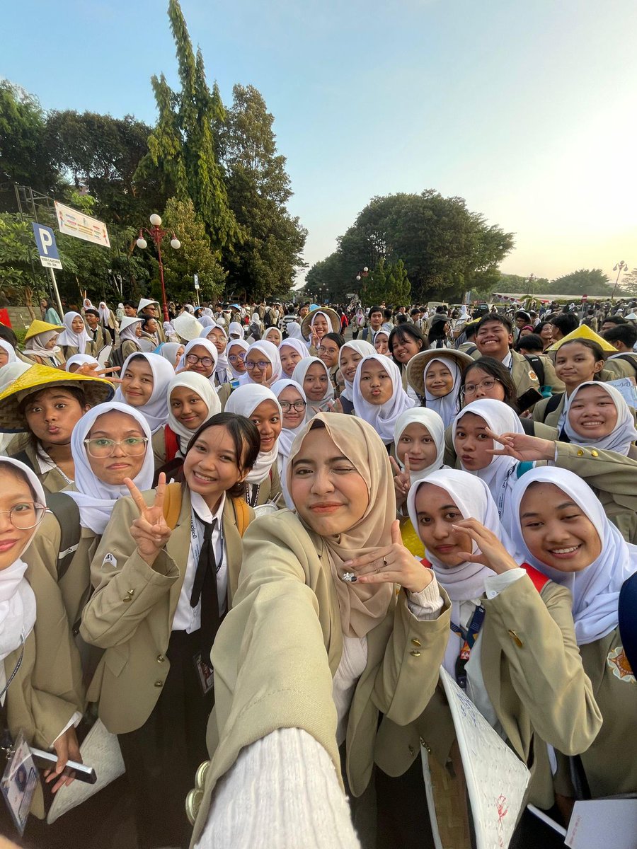 flyuwiw's tweet image. Aku tidak peduli banyak yang berbicara negatif tentang tempat belajar satu ini‼️karena @AlternatifaP banyak merubah hidup menjadi lebih positif. Contohnya temanku yang ada didalam foto-foto ini. Proud of you, gais. Ditunggu aku, alterian cabang UI tahun depan📌
#alternatifa #snbt