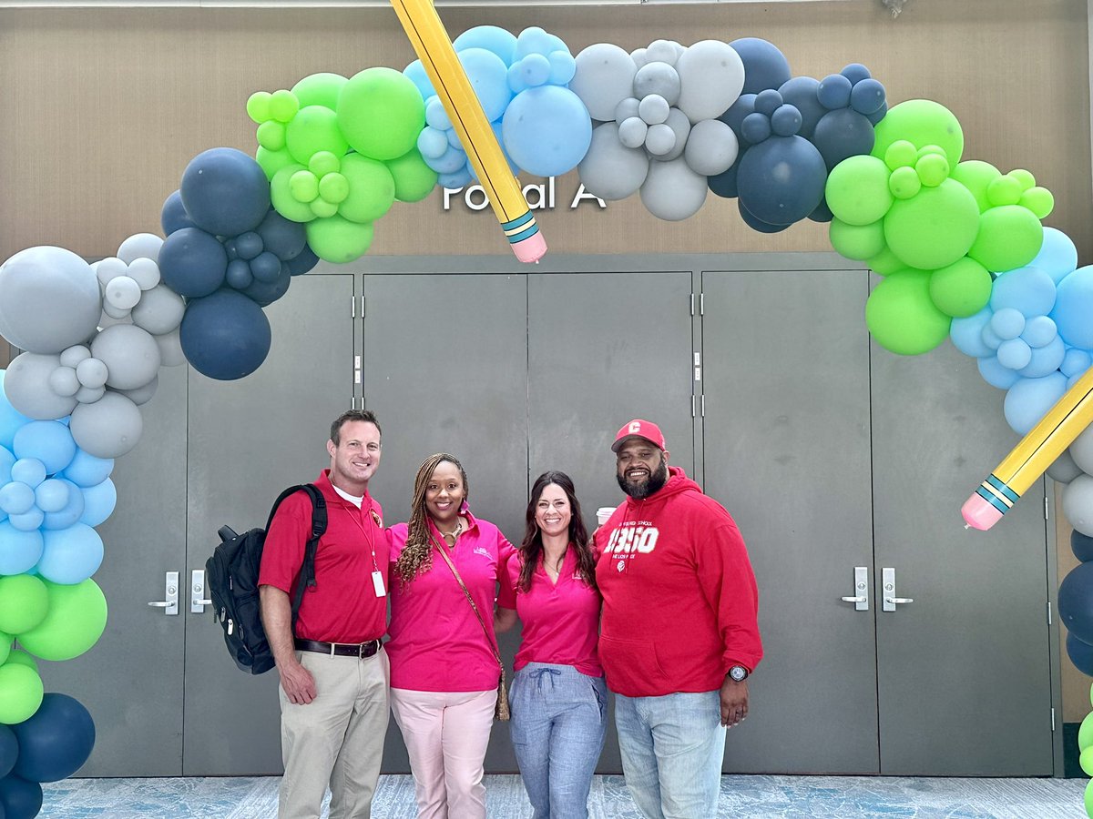 MandyLaCerte's tweet photo. Way to end the summer @ebrpschools  with the fun Back to School Bash event ❤️ let’s make it a great 24-25 school year 🎉 @MidCityED https://t.co/6BCzWkuq8h