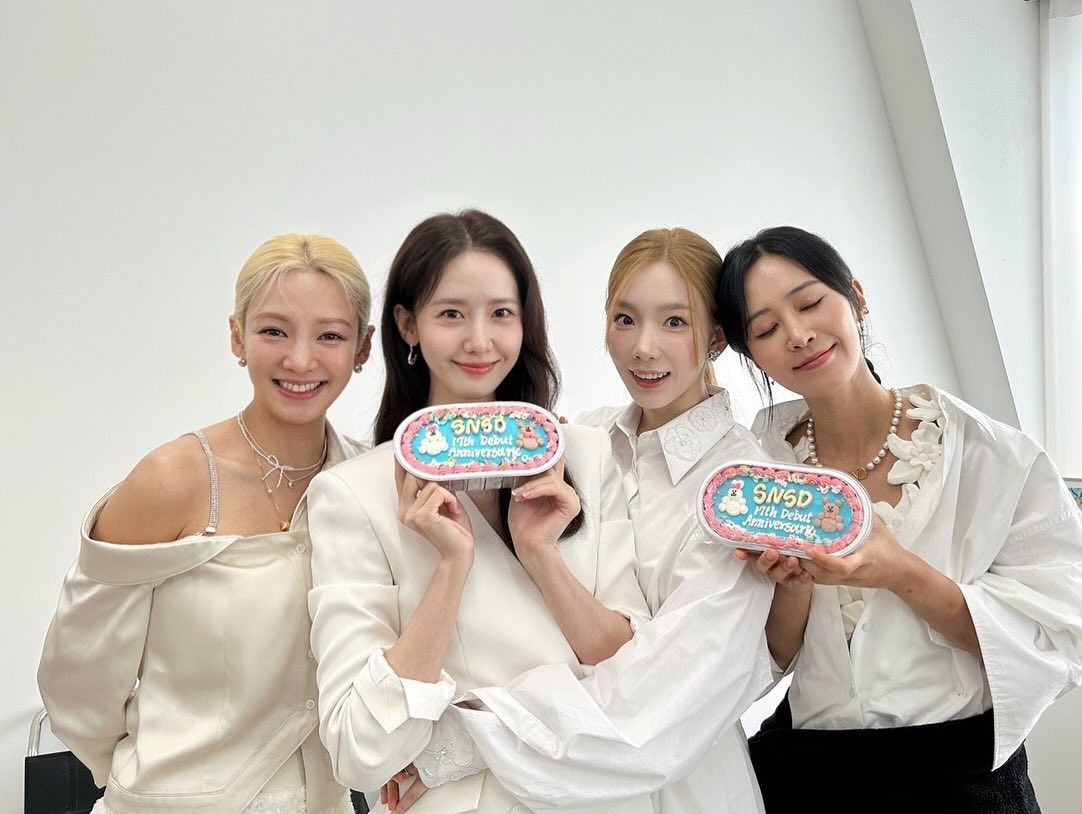 ordinarynojaem's tweet photo. YoonA’s IG Update

“Girls’ Generation 
17th Debut Anniversary🎂💕” https://t.co/k1VMhU9xcj