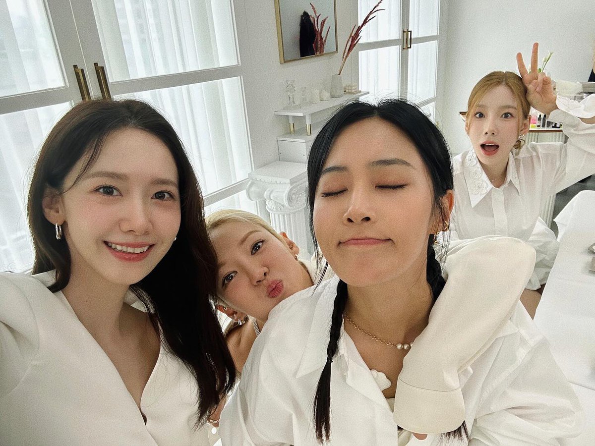 ordinarynojaem's tweet photo. YoonA’s IG Update

“Girls’ Generation 
17th Debut Anniversary🎂💕” https://t.co/k1VMhU9xcj
