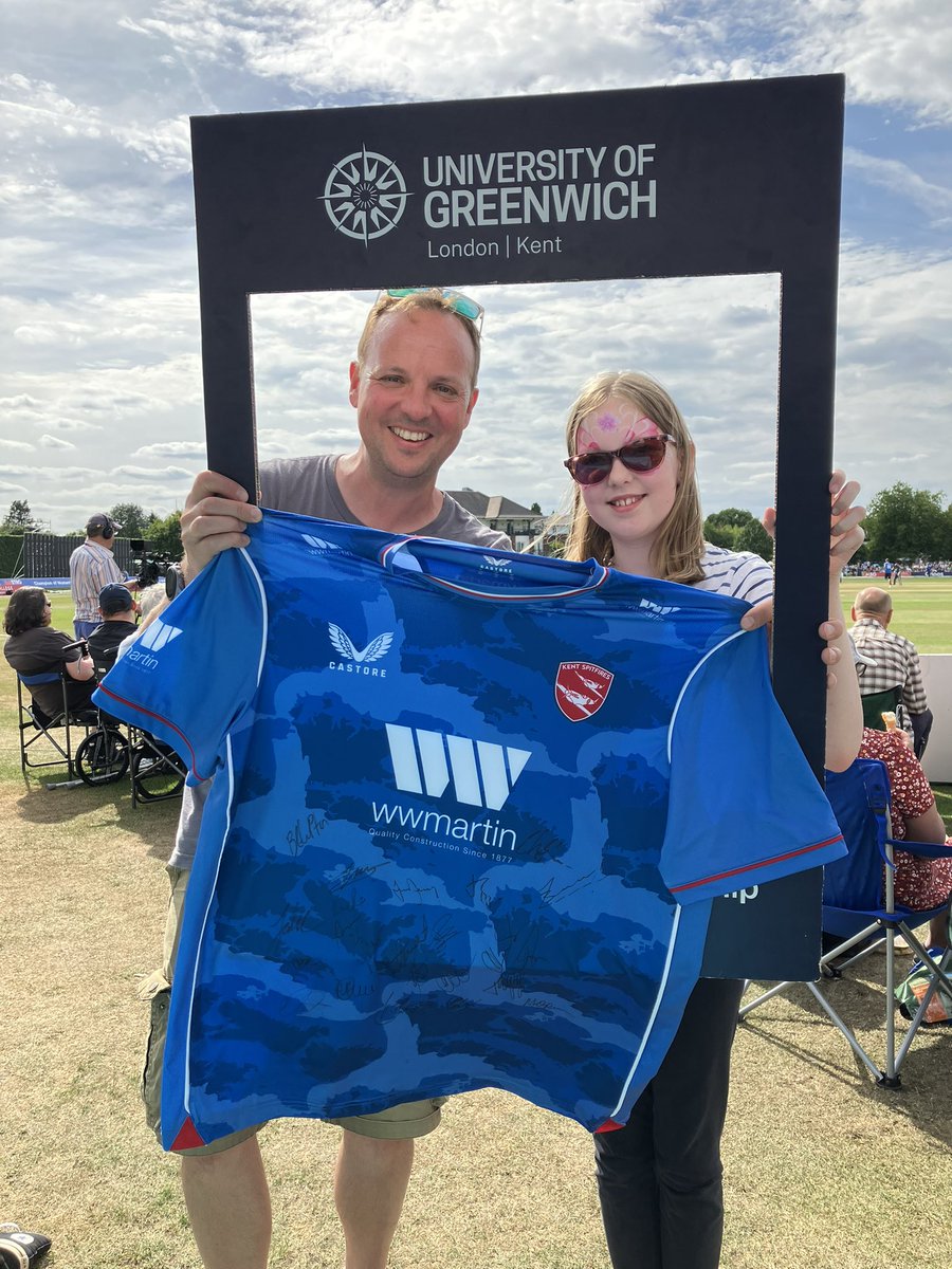 UniofGreenwich's tweet photo. Our very happy @KentCricket Partnership Day giveaway winners!
#UoGDay https://t.co/yC9Ua3iq2x