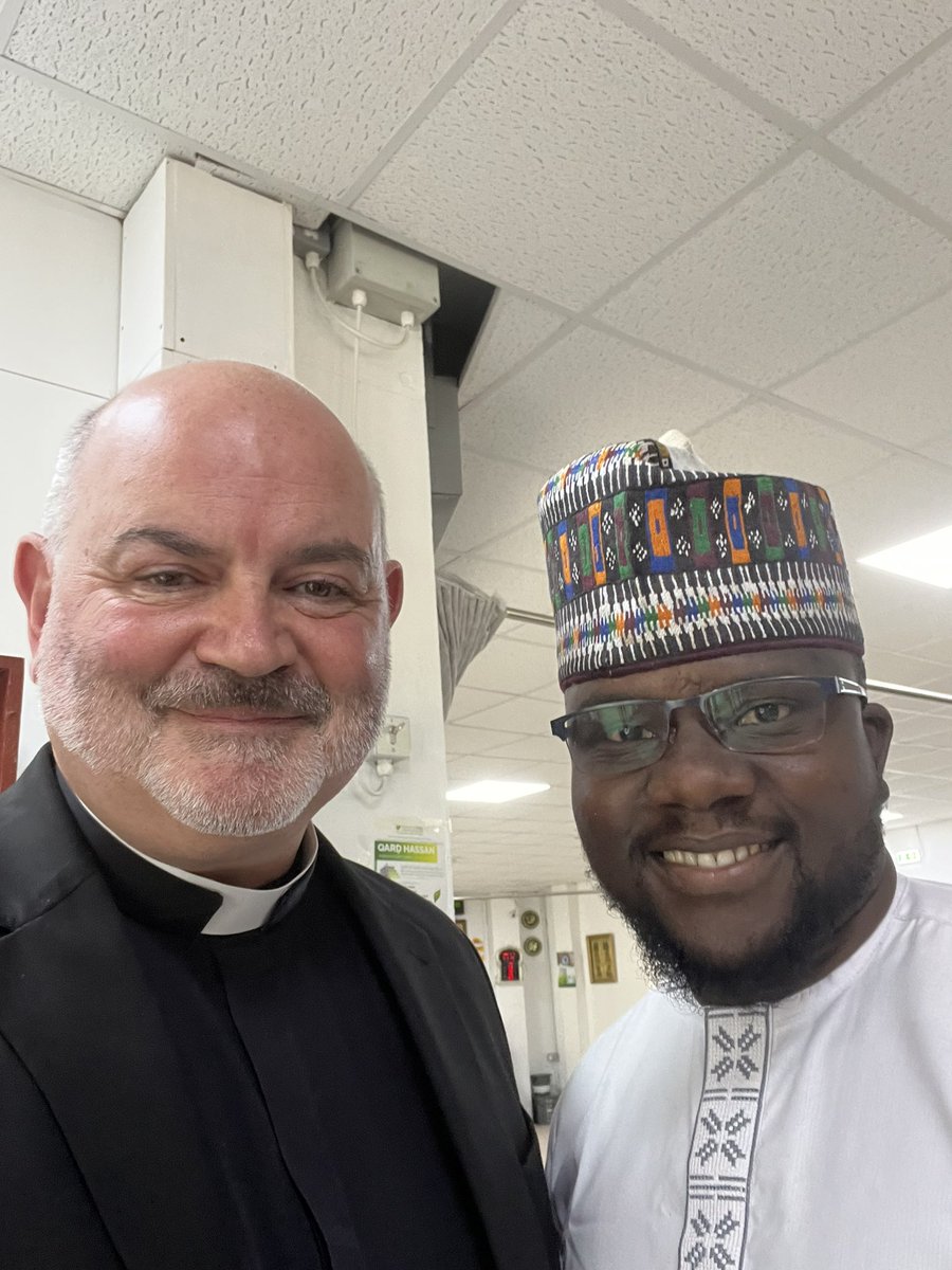 DeanSouthwark's tweet photo. In these dark days, I paid a visit of peace and friendship to the Old Kent Road Mosque this afternoon. The President graciously invited me to address the congregation. I assured them of the Cathedral’s friendship and solidarity, standing against hate. @OKR_Mosque @FaithMattersUK https://t.co/YBWE1gkxQB