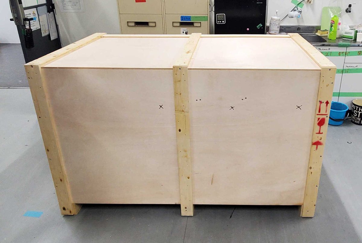 TUT_RC's tweet image. 【ABUまで残り３週間】
近況報告です。
ロボット発送を前に、木箱に塗装をしました！
ABU２連覇に向け、引き続き全力で活動していきます！

#ロボコン 
#とよはしロボコンズ
#robocon