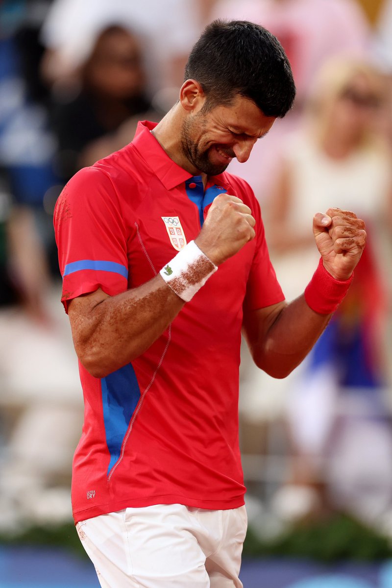 Pozzon96's tweet photo. Il coronamento di una carriera leggendaria. Immenso Nole ❤️
#Paris2024 https://t.co/Gw5M1EwaNq