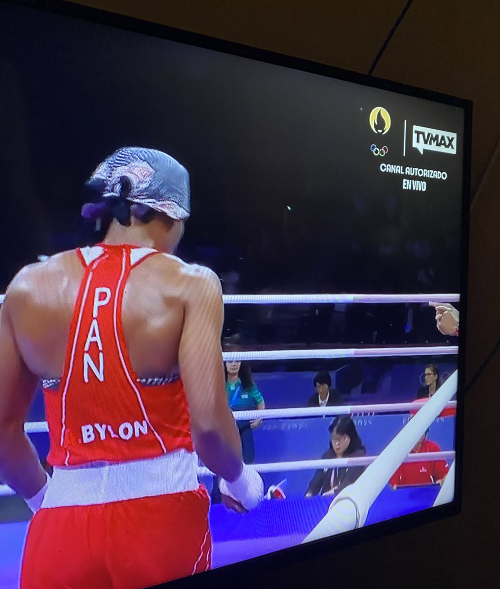 Todavía sigo llorando, Atheyna. 🥊🇵🇦🥹 Es la primera panameña en lograrlo, pero no la última. #OlympicGames  <a href="/tvmaxdeportes/">TVMAX Deportes</a> 💚