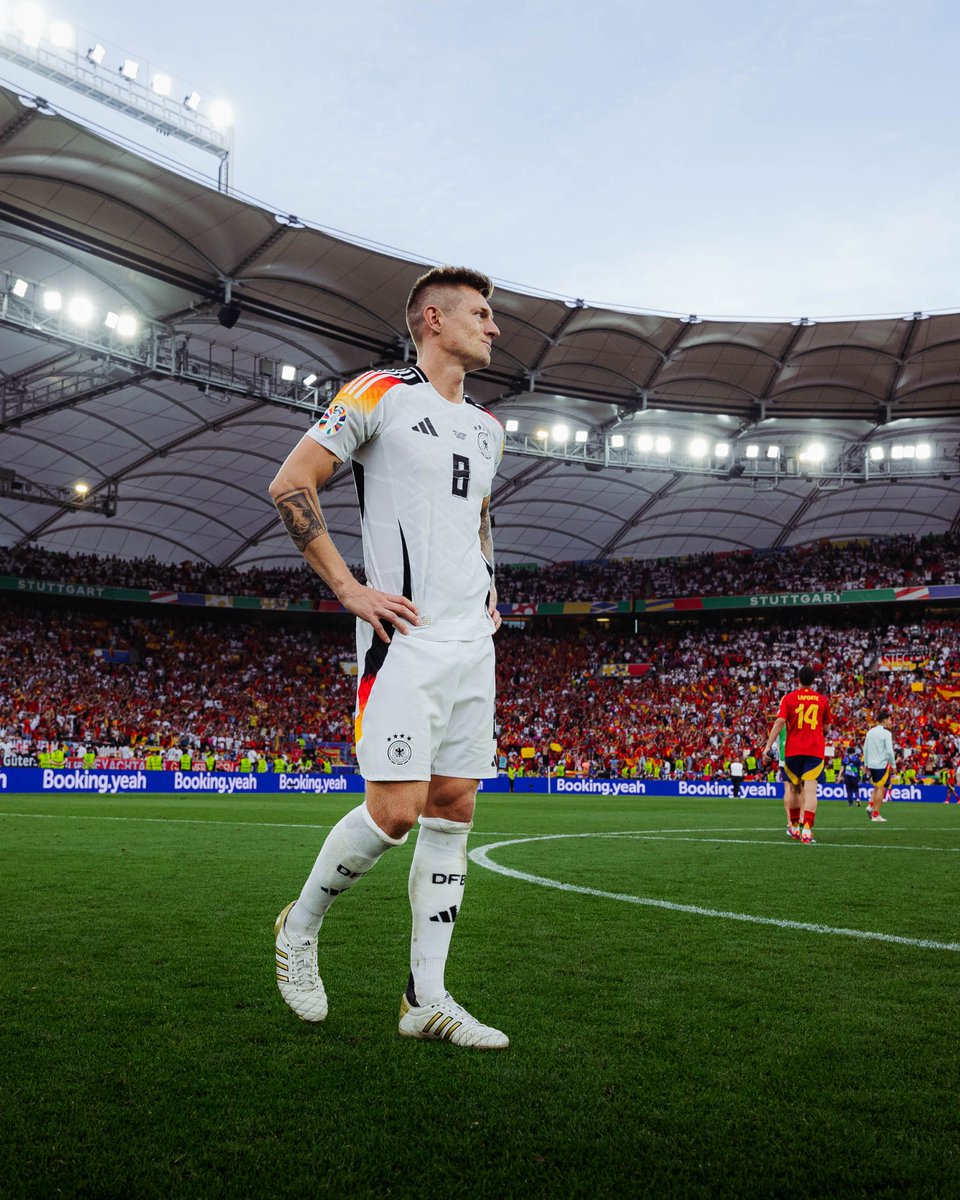 Deutschlands Fußballer des Jahres 👏 Herzlichen Glückwunsch, Toni! 🖤❤️💛

#dfbteam