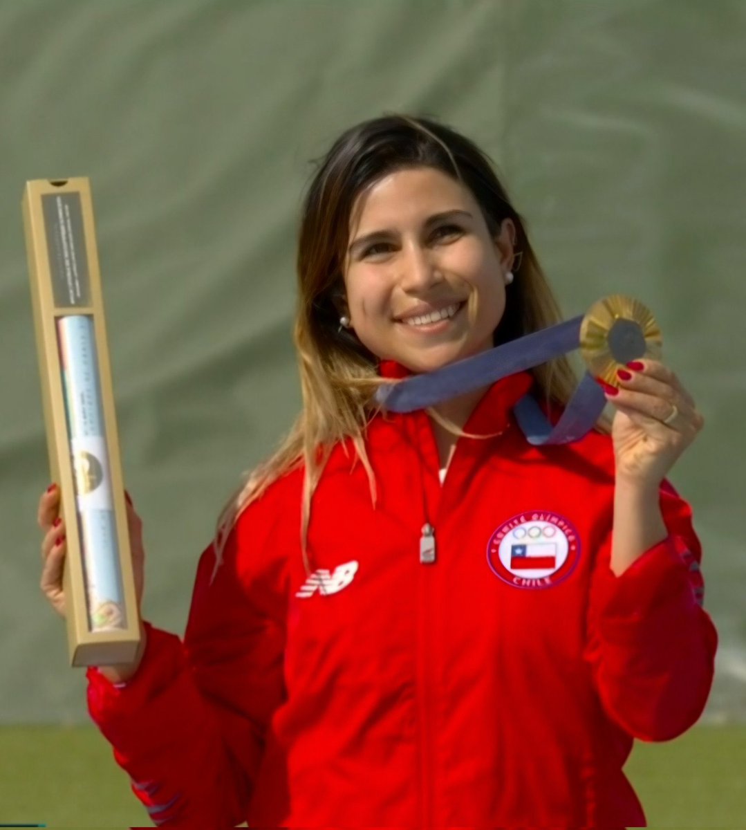 ConySchon's tweet photo. QUE ORGULLO! @Francrovetto es la primera mujer chilena en ganar un oro olímpico.👏👏 Gracias Francisca por todos los años de esfuerzo y constancia, que hoy hacen historia en el deporte nacional. Mucha alegria y esperanza por el futuro de las y los deportistas chilen@s! #Paris2024 https://t.co/t7kqGZ8hxM