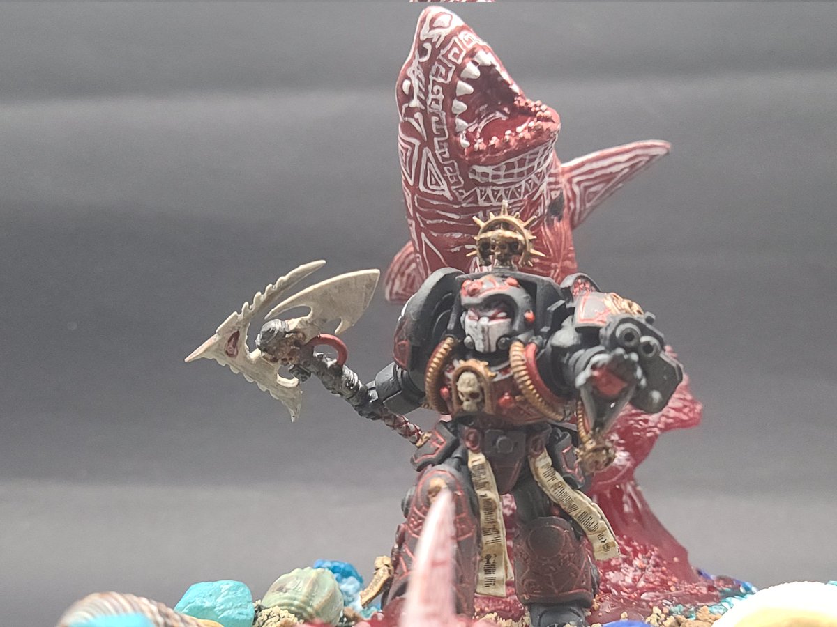 WarsmithGarrett's tweet photo. Won a Carcharodon Astra(Space Sharks) painting competition with this Terminator Librarian and spectral sharks in a diorama with a squad of Space Shark Terminators and Genestolen Helldivers
#paintingwarhammer #painting40k #carcharodons #spacesharks #40kconversions #40kkitbash. https://t.co/k10sC2J10M