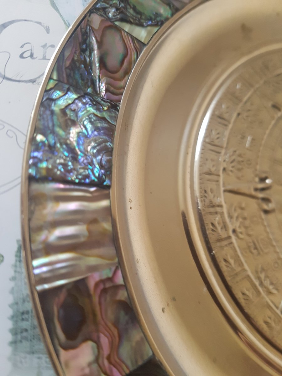 CrashingNight's tweet photo. An outstanding find in our beloved @BoltonEmmaus : abalone shell decorated Mexican wall plate with Mayan/Aztec theme πππ Absolutely stunning π https://t.co/dz1sljVl1w