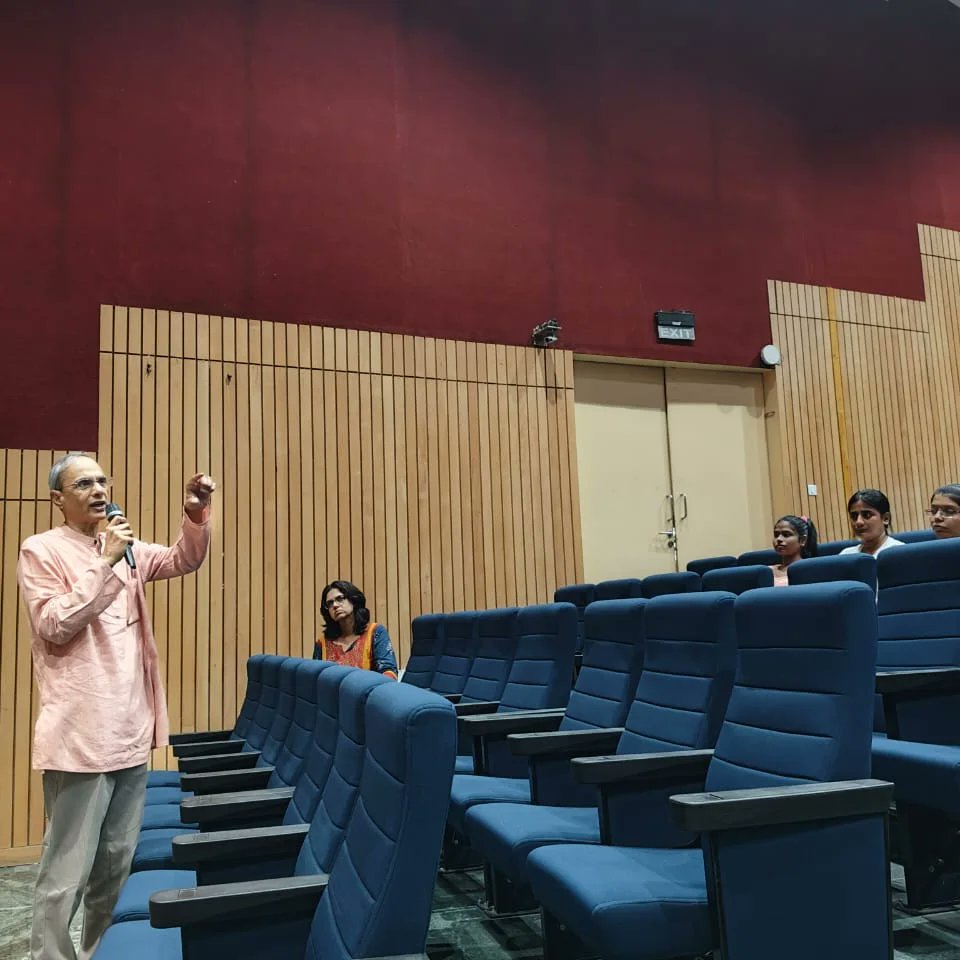 unescorcb's tweet photo. We offer free counselling service through #YourDost platform to ensure the emotional well being of students and staff. The newly joined students were acquainted with the platform today by YourDost's Mr. Kamalalochan Patra.
#MentalHealthMatters https://t.co/Lmq2Dqsyc8