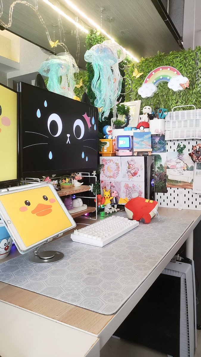 megareen_'s tweet photo. ⚠️ duckie invasion!! 🐤

#desksetup #deskdecor #cozydesk #duck #cuteduck #cute #kawaii https://t.co/A4zzPUnOFV