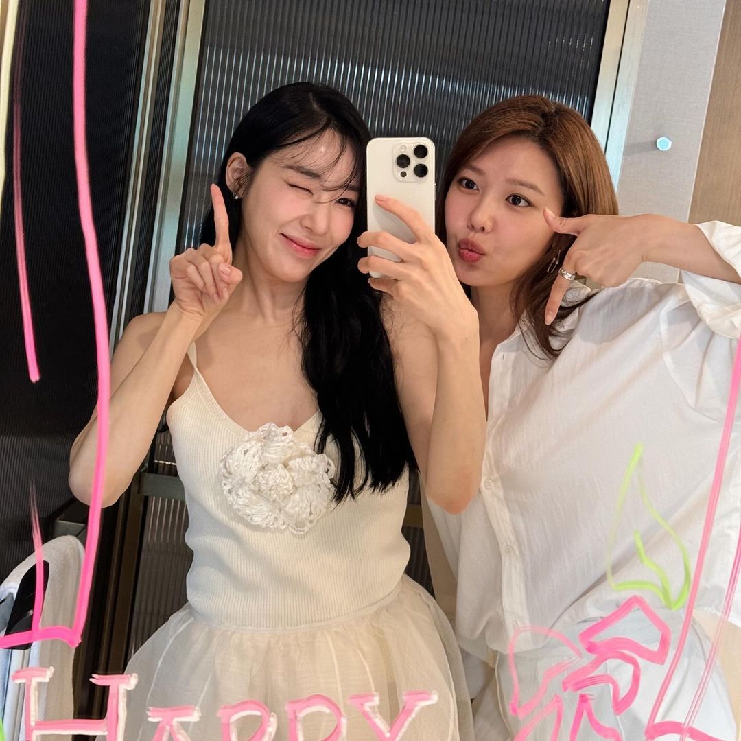 TiffanyProjects's tweet photo. Tiffany Young from sooyoungchoi

#17SummersWithSNSD 
#소시소원_다시피어나는_우리의Seventeen 
#TiffanyYoung #티파니영 #티파니 #young1 #Sooyoung https://t.co/AN1jJIRIdu