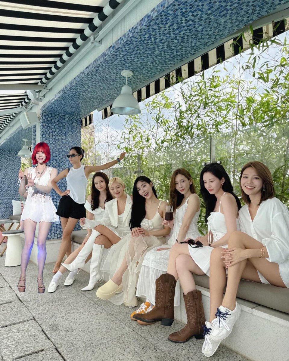 [INSTAGRAM] seojuhyun_s:

소녀시대 17살 축하해💓
(어설픈 합성 이해해줘여ㅋㅋ마음만은 늘 함께인 순규언니🤭)
#GGFOREVER

instagram.com/p/C-QLQalzVy1/