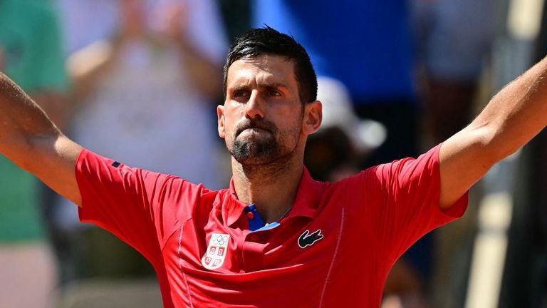 Djokovic acaba de vencer as Olimpíadas.

Simplesmente ganhou TODOS os torneios que existem no tênis. TODOS!