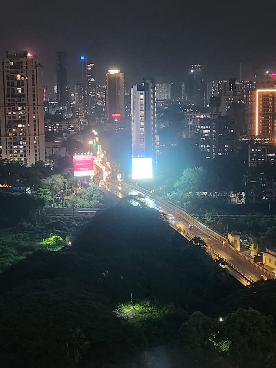 ratanpoddar's tweet photo. @drmbct @Gmwrly @RailMinIndia @AshwiniVaishnaw @PiyushGoyal Pl see that a LED adv has installed last week near Rajguru Flyover Kandivali W Mumbai on WR land creating unbearable Light pollution. KG suffering a Lot. Close it immediately. Ratan Poddar, 9322145492 WR ZRUCC 19-20 https://t.co/qq0HqAw1eX