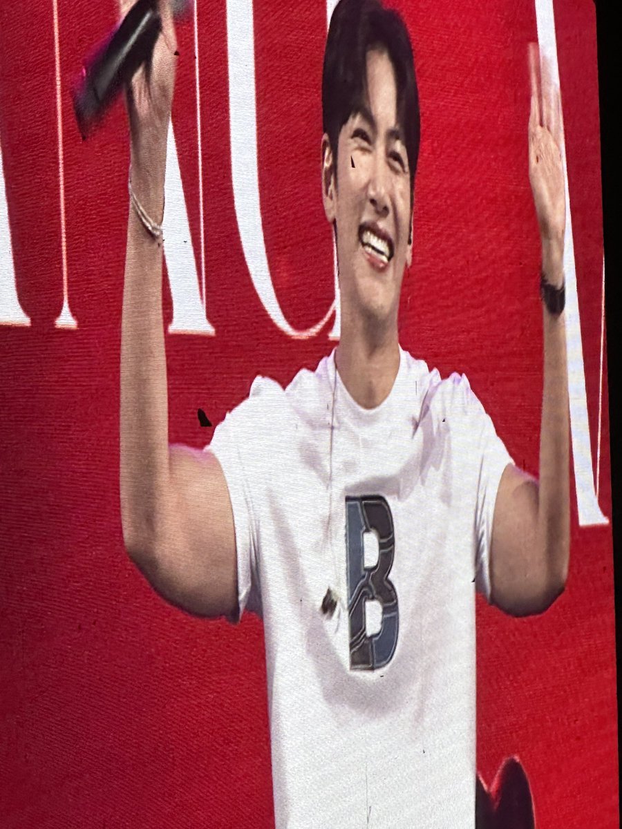 yeppeunnunamiso's tweet photo. Thank you to my ultimate HEALER for this memorable night. Oppa Wookie jeongmal gamsahago da-eum-e tto mannayo
#BenchMomentsWithJiChangWook
#BENCHxJICHANGWOOK
#GlobalBenchSetter
#LowerBox https://t.co/i3VFEprlMA