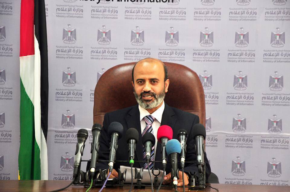 voices_eng's tweet photo. Breaking | An Israeli airstrike kills Deputy Minister of Economy Abdel-Fattah Al-Zuraiki and his mother in their home in Deir al-Balah, central Gaza Strip. https://t.co/vb6oNU0keH