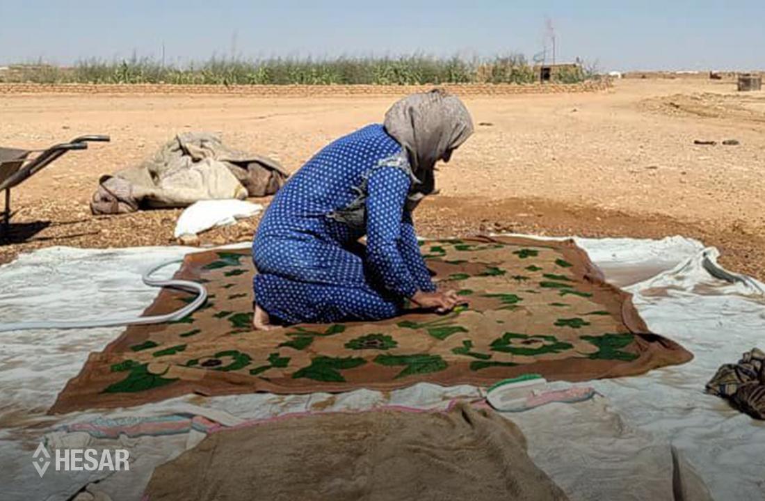 hesar_net's tweet photo. The woman in the Rukban camp..Challenges and difficulties
#Hesar #rukban_camp
More👇👇
https://t.co/Sr1J4iLqRP https://t.co/vz4g4KoBmM