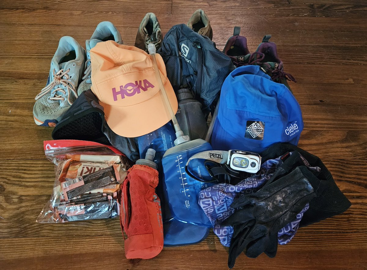 elevatingEBP's tweet photo. All packed for my #runcation:) 

#girlstrip #Switzerland https://t.co/JCrrCAyB5S