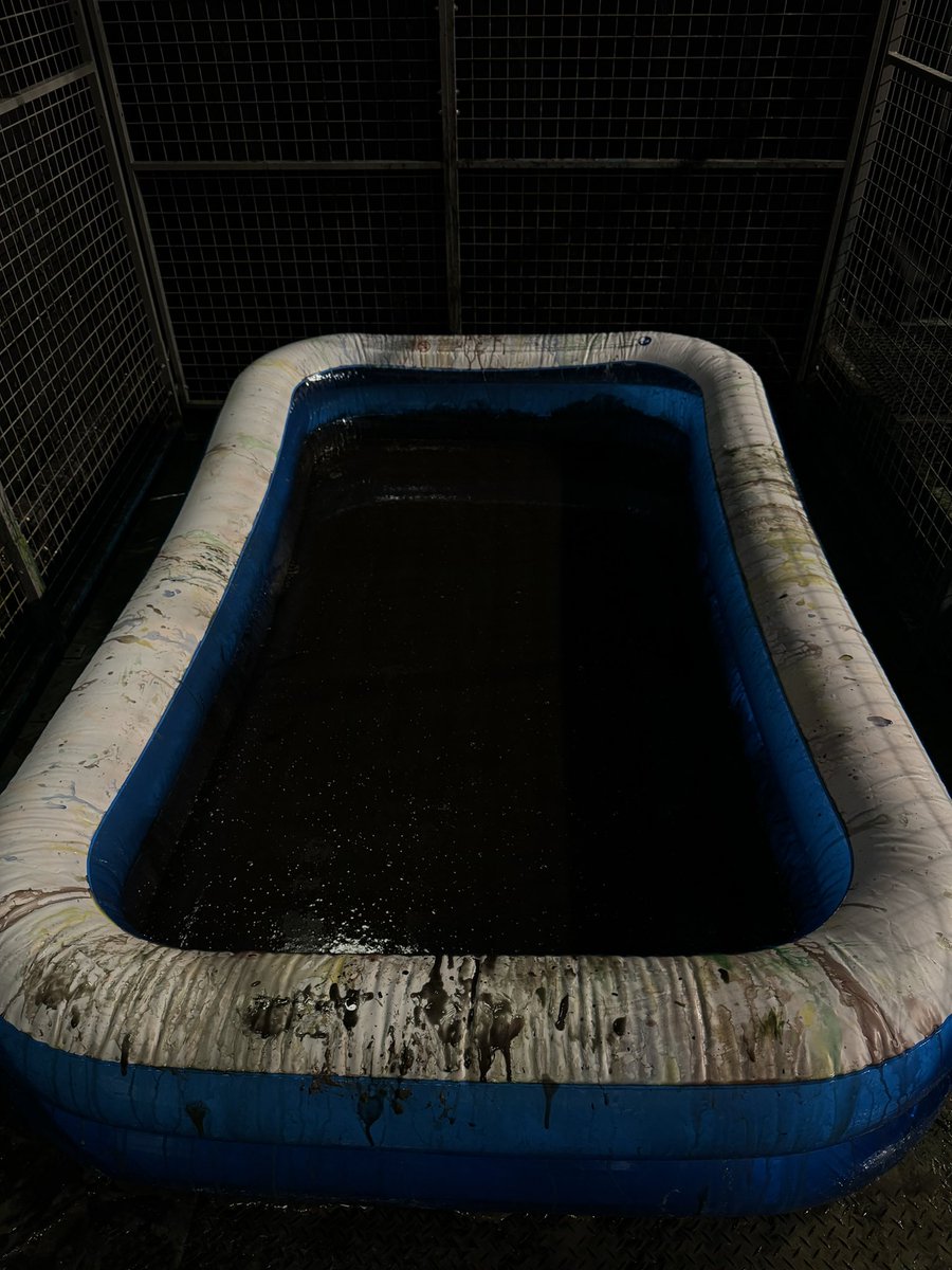 InGunge's tweet image. And for today’s @LiquidXtv gunge custom I’m waiting to fall into all of that in an expensive suit 😱 If you too would like a gunge custom with me DM me for more information! The only limit is your imagination 😉💦 #gunge #gunged