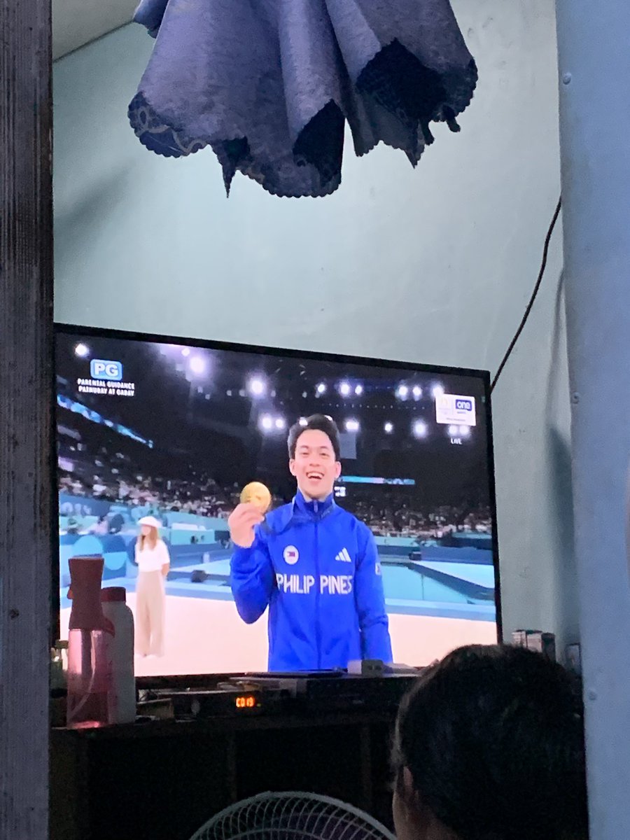 mariescpn's tweet photo. Congrats golden boy yulo https://t.co/NPIkx5cUnG