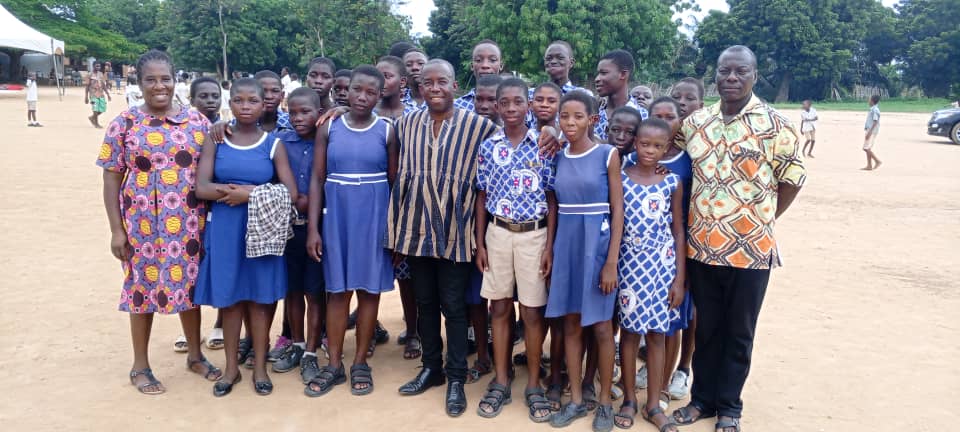 yensomubi's tweet photo. Few months ago, the Volta Institute of Development Studies created a fundraiser on https://t.co/rfk1Q8708M. Last month, contributions of our benevolent donors  were donated to victims (4 schools) of the Akosombo Dam Spillage in the North and Central Tongu Districts, Volta Region. https://t.co/rGvMhHavlV