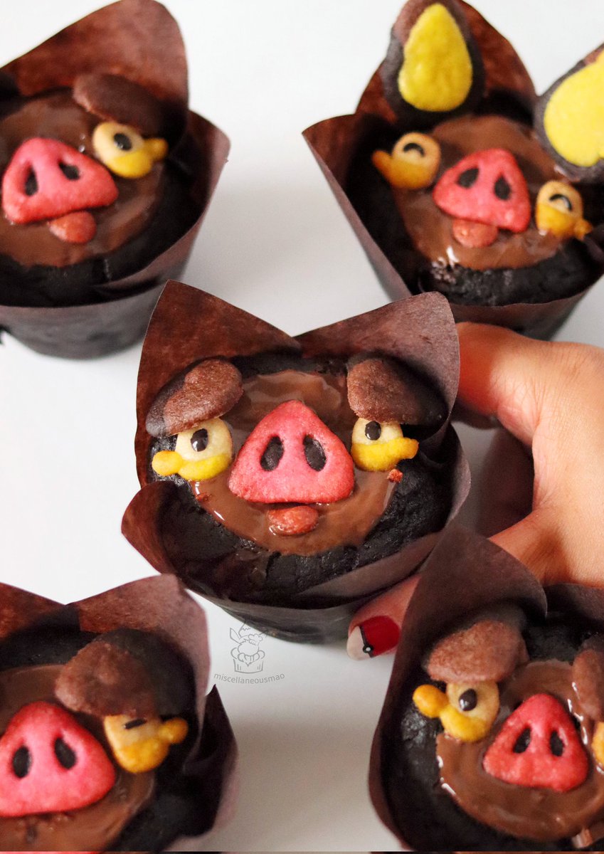 MiscMao's tweet photo. My attempt at the Olympic Village muffins, but Lechonkolate 🐽🍫 #pokemon #lechonk #グルトン #chocolatemuffins #olympicmuffin https://t.co/ul7yt0ZyHw