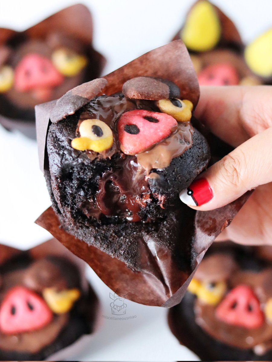 MiscMao's tweet photo. My attempt at the Olympic Village muffins, but Lechonkolate 🐽🍫 #pokemon #lechonk #グルトン #chocolatemuffins #olympicmuffin https://t.co/ul7yt0ZyHw